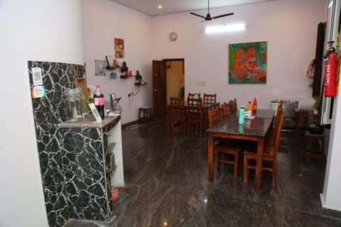 Restaurant/places to eat, Seating area, Dining area