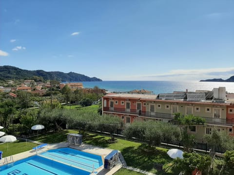 Pool view, Sea view