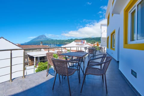 Communal lounge/ TV room, Balcony/Terrace