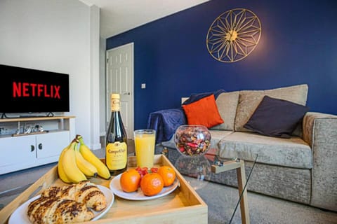 Stunning Central Apartment by HP Accommodation with Free Parking, WiFi & Sky TV Apartment in Milton Keynes