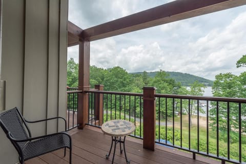 A307 One Bedroom & Loft Lake View Apartment in Deep Creek Lake