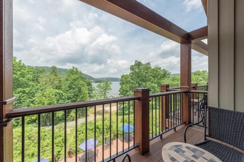 A311 One Bedroom & Loft Lake View Apartment in Deep Creek Lake