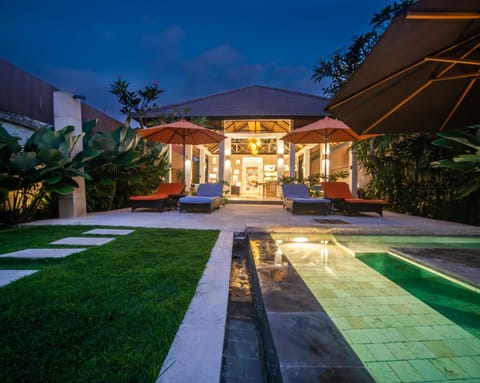 Property building, Garden view, Pool view