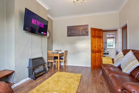 TV and multimedia, Living room, Seating area, Dining area