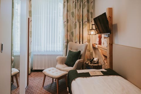 Bed, TV and multimedia, Photo of the whole room, Seating area