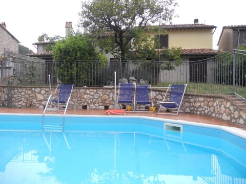 Swimming pool, sunbed