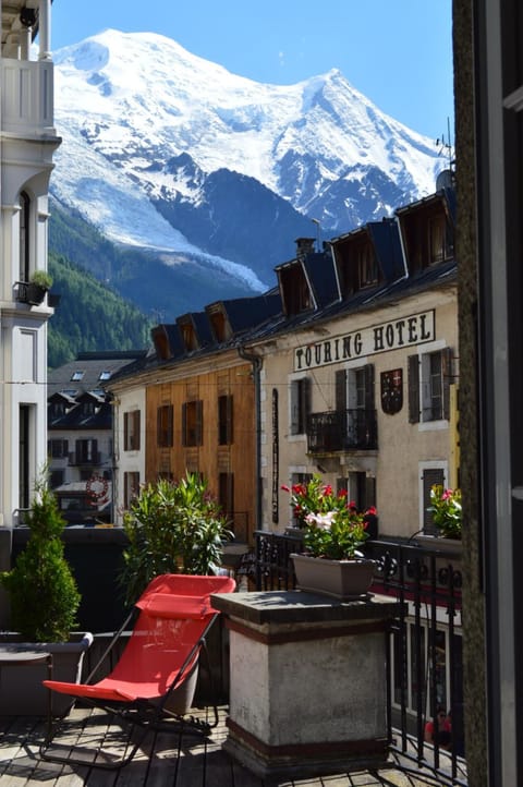 Landmark view, Mountain view, Street view