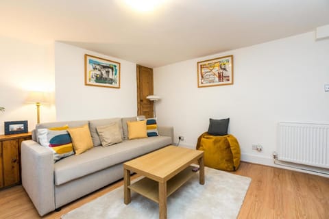 NEW Stylish 1 Bedroom Flat with Garden London Condo in London Borough of Southwark