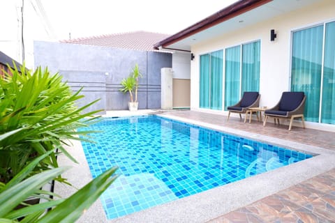 Family Pool Villa 3BR 6-8 persons Villa in Pattaya City