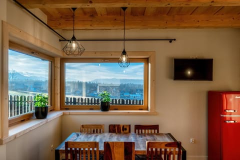 Living room, Dining area, Mountain view