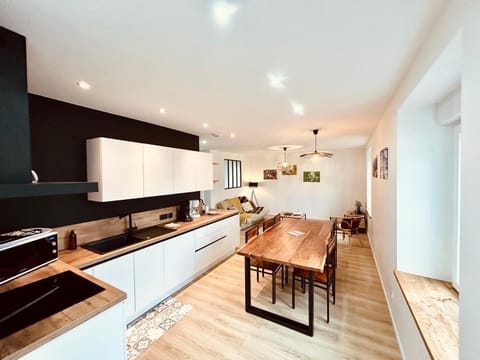 Dining area, kitchen