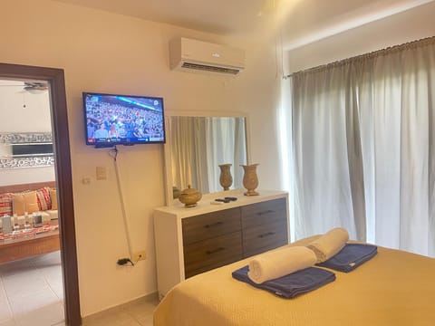 Bed, TV and multimedia, Bedroom, air conditioner