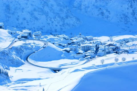 Neighbourhood, Natural landscape, Ski School, Skiing, Skiing, Area and facilities