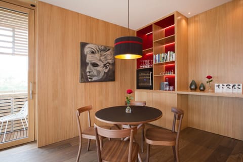 Coffee/tea facilities, Seating area