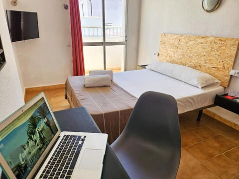 Bed, TV and multimedia, Photo of the whole room, Seating area