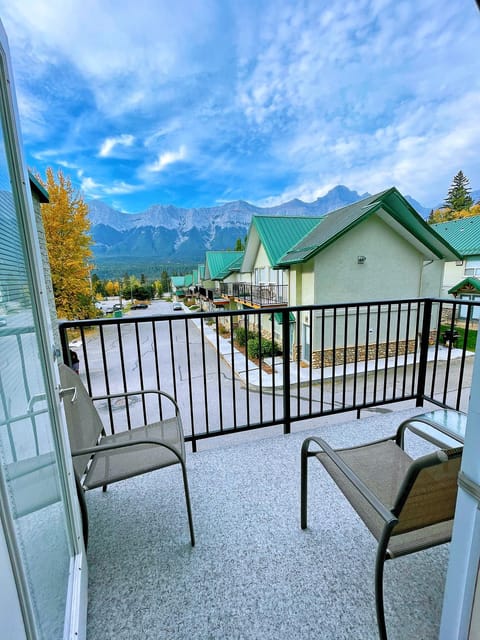 MountainView -PrivateChalet Sleep7- 5min to DT Vacation Home Maison in Canmore