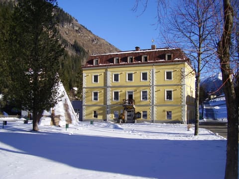 Property building, Facade/entrance, Winter