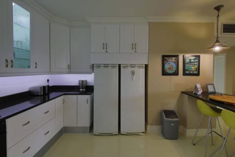 Kitchen or kitchenette, oven