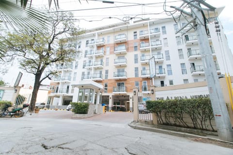 Property building, Day, Street view, Location, Parking