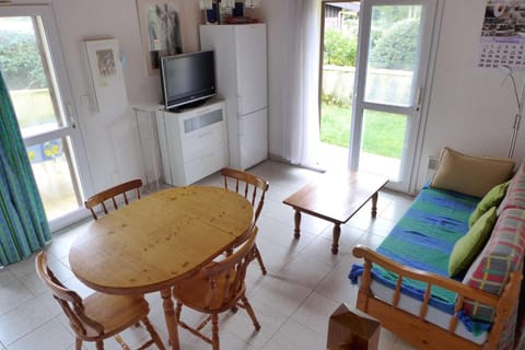 Réf 274, Seignosse océan, Villa Patio à 250m de la plage, avec place de parking et piscine commune , 6 personnes Villa in Seignosse