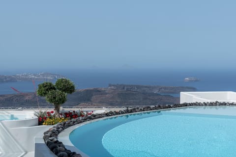 Akra Suites & Spa Hotel in Imerovigli