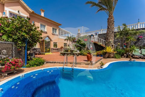 Property building, Garden, Pool view, Swimming pool