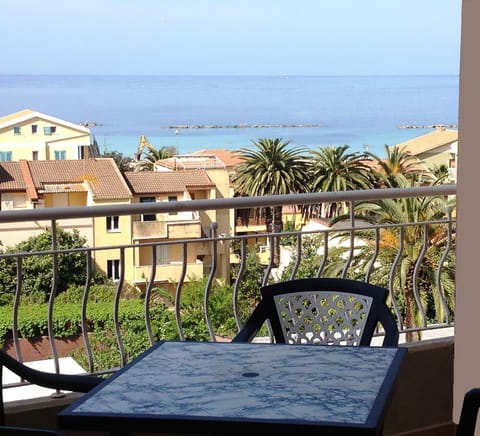 Balcony/Terrace, Dining area, City view, Sea view