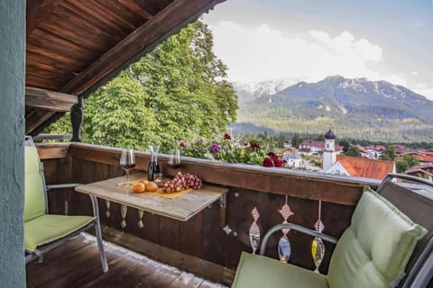 Balcony/Terrace, Mountain view