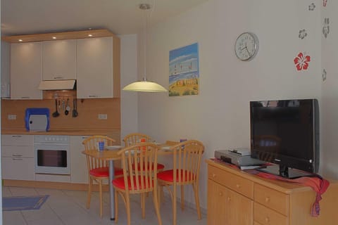Kitchen or kitchenette, Photo of the whole room, Dining area