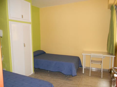 Bed, Seating area