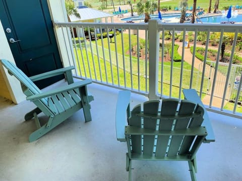 Sunset Vista By the Sea - Sparkling Pool and Bay Views! Enjoy Beach Club - Lazy River - Hot Tub! House in Galveston Island