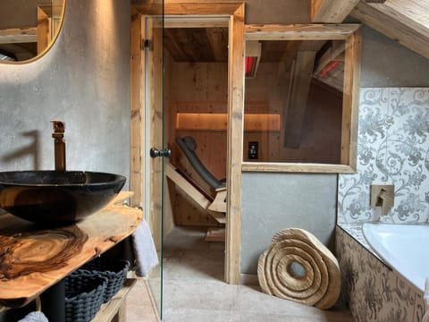 Bathroom, Spa and wellness centre/facilities
