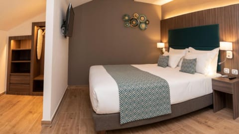 Bed, TV and multimedia, Photo of the whole room, Bedroom, air conditioner