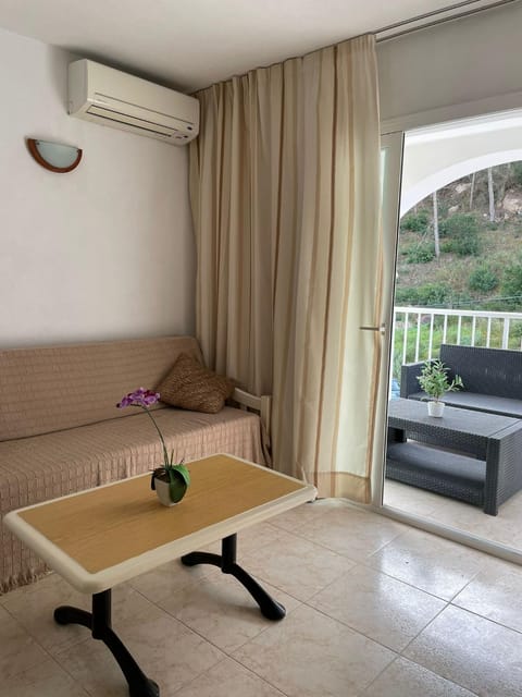 Apartamentos Torres Cardona (Playa) Condominio in Cala Llonga