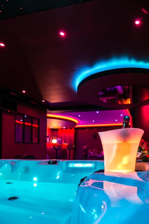 L'Insolite Spa Privatif ''Suite Luxueuse-Jacuzzi" Appartamento in Toulouse