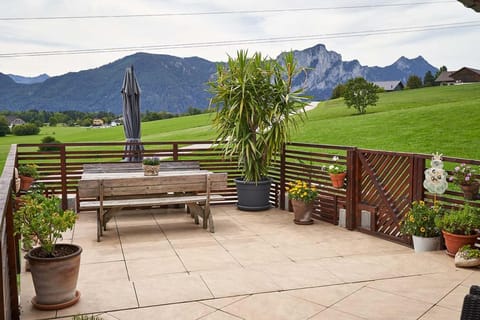 Balcony/Terrace, Mountain view