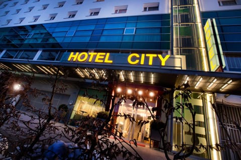 Facade/entrance, View (from property/room)