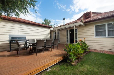 Ayr House - Echuca Holiday Homes House in Echuca