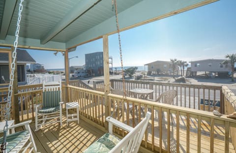 Oak Island Beach - A charming cottage with a view you won't get tired of! The Barden Cottage House in Oak Island