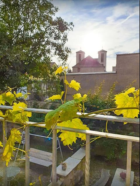 View (from property/room), Balcony/Terrace, City view, Landmark view, Inner courtyard view