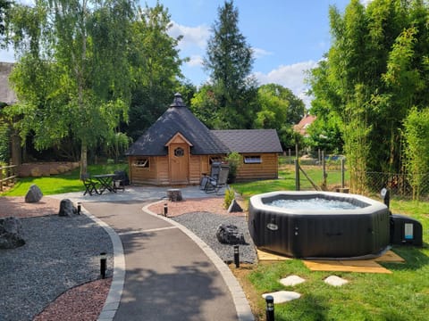 Natural landscape, Garden, Hot Tub, Spa and wellness centre/facilities, Garden view