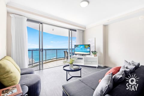 2 Bedroom 1 Bathroom Apartment - Centre of Surfers Paradise, Chevron Renaissance Condo in Surfers Paradise