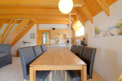 Photo of the whole room, Dining area