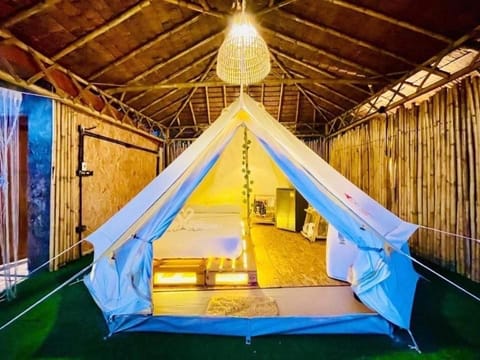 Bridge Hill Cafe Glamping Campground/ 
RV Resort in Khlong Sok