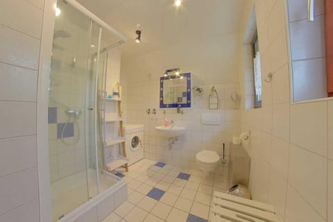Shower, Toilet, Bathroom, Photo of the whole room