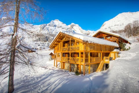Property building, Day, Natural landscape, Winter, Mountain view