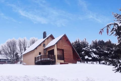 Gîte Granit des Fraux Chalet in Besse-et-Saint-Anastaise