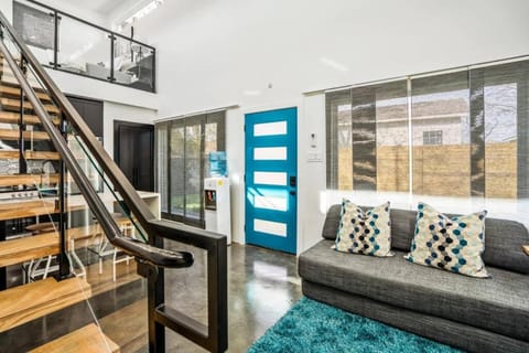 Quantum Tiny Loft at East End Revitalized Haus in Houston