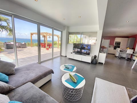 Villa SEA VIEW, 5 min from the beach, overlooking the caribbean sea, private pool Villa in Saint Martin