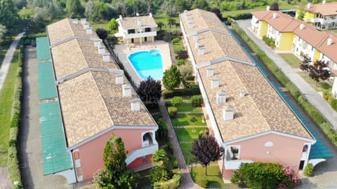 Bird's eye view, Pool view